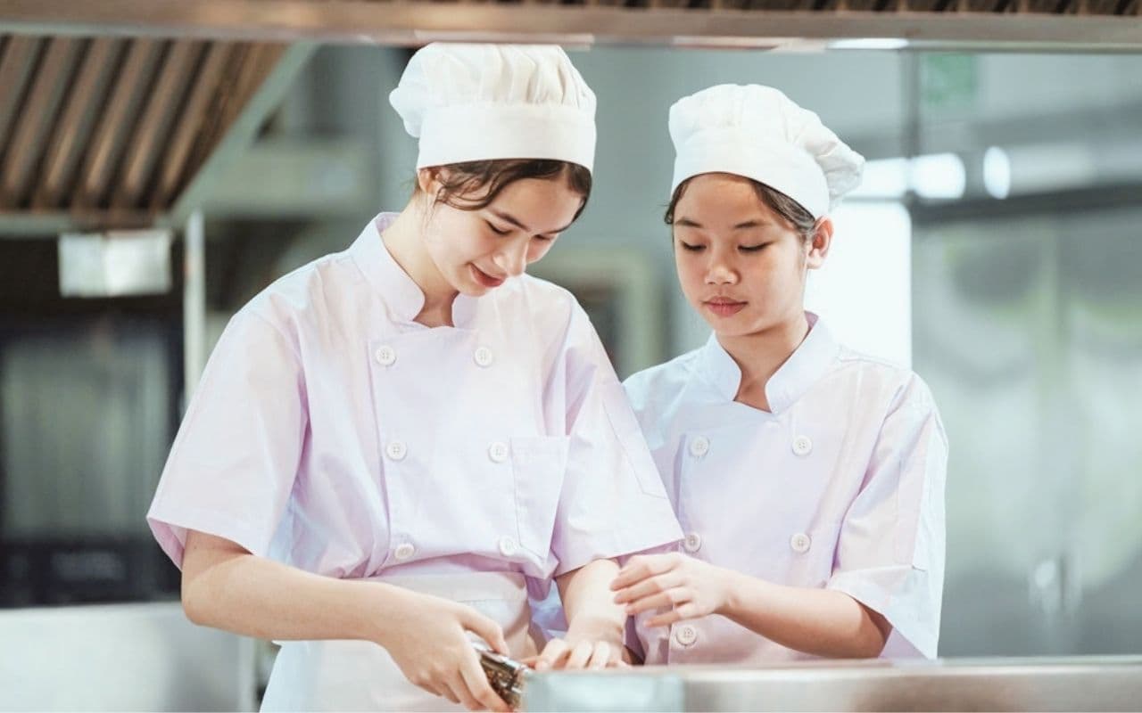 รุ่นพี่โรงแรมแนะนำน้องฝึกงาน