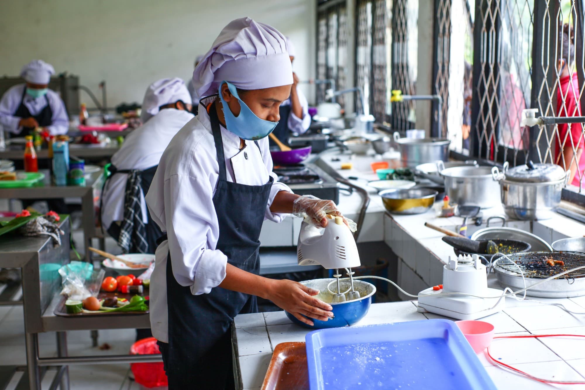 นักศึกษาจบใหม่เริ่มต้นอาชีพสายโรงแรมและบริการ