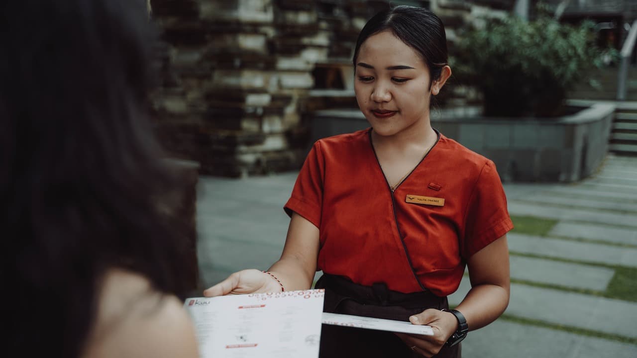 พนักงานโรงแรมรับ Service Charge รายเดือน