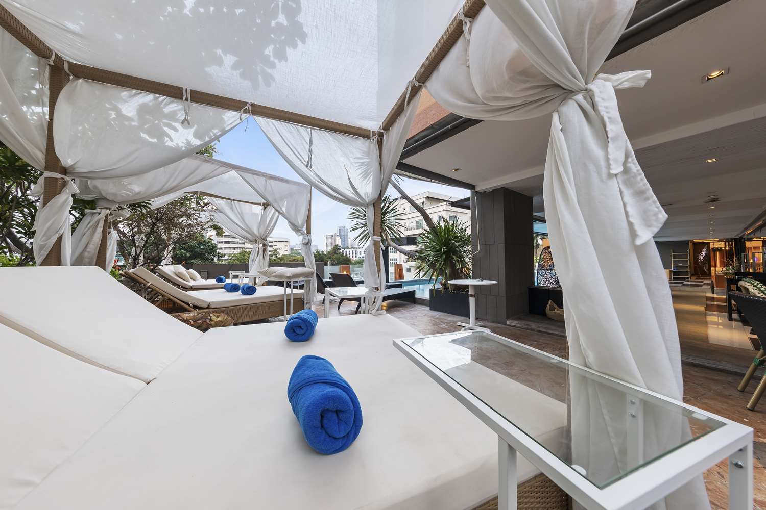 Golden Tulip Mandison Suites 