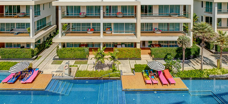 เซอร์วิสชาร์จ The Pelican Residence & Suites